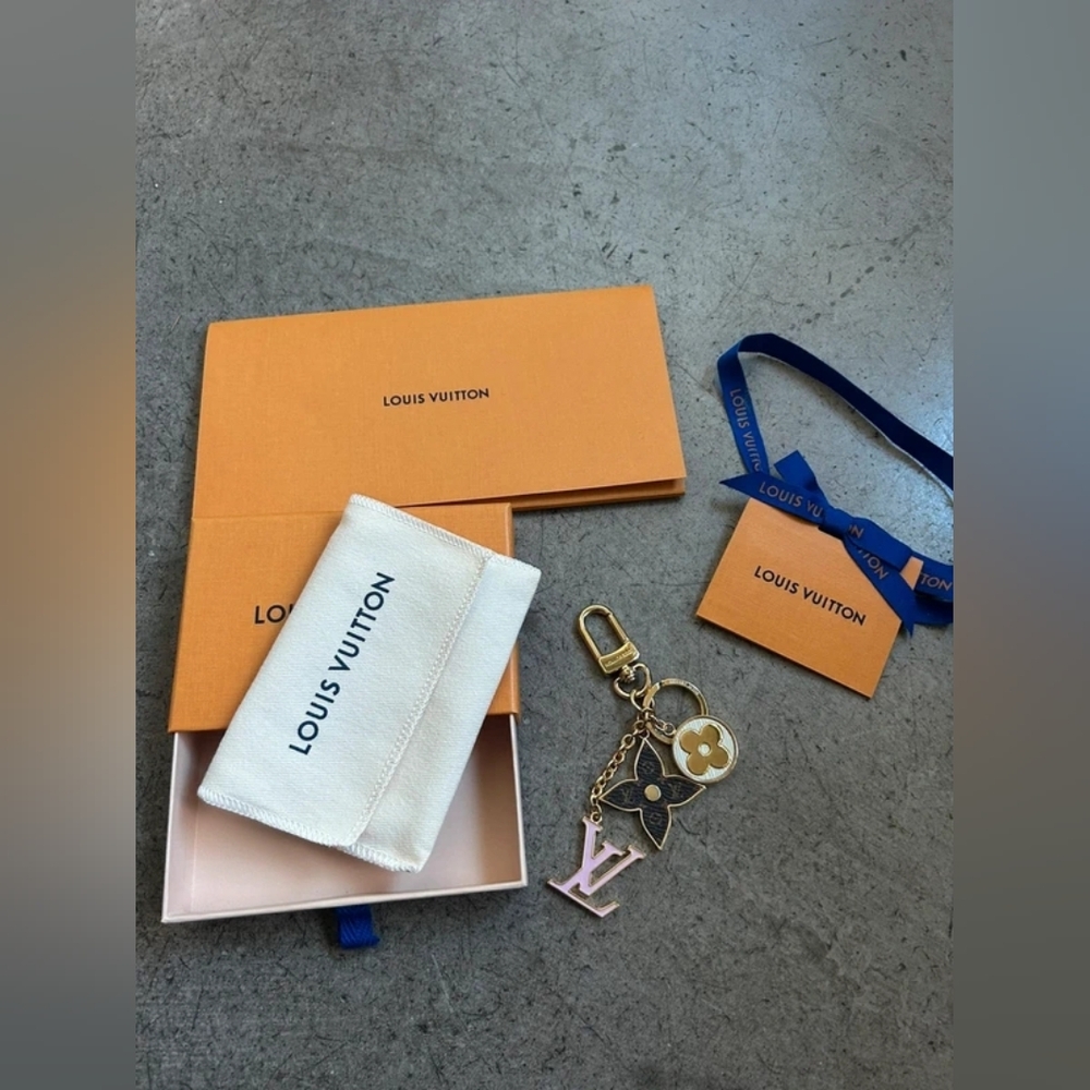 Louis Vuitton Spring Street Bag Charm and Key Holder - Picture 4 of 7